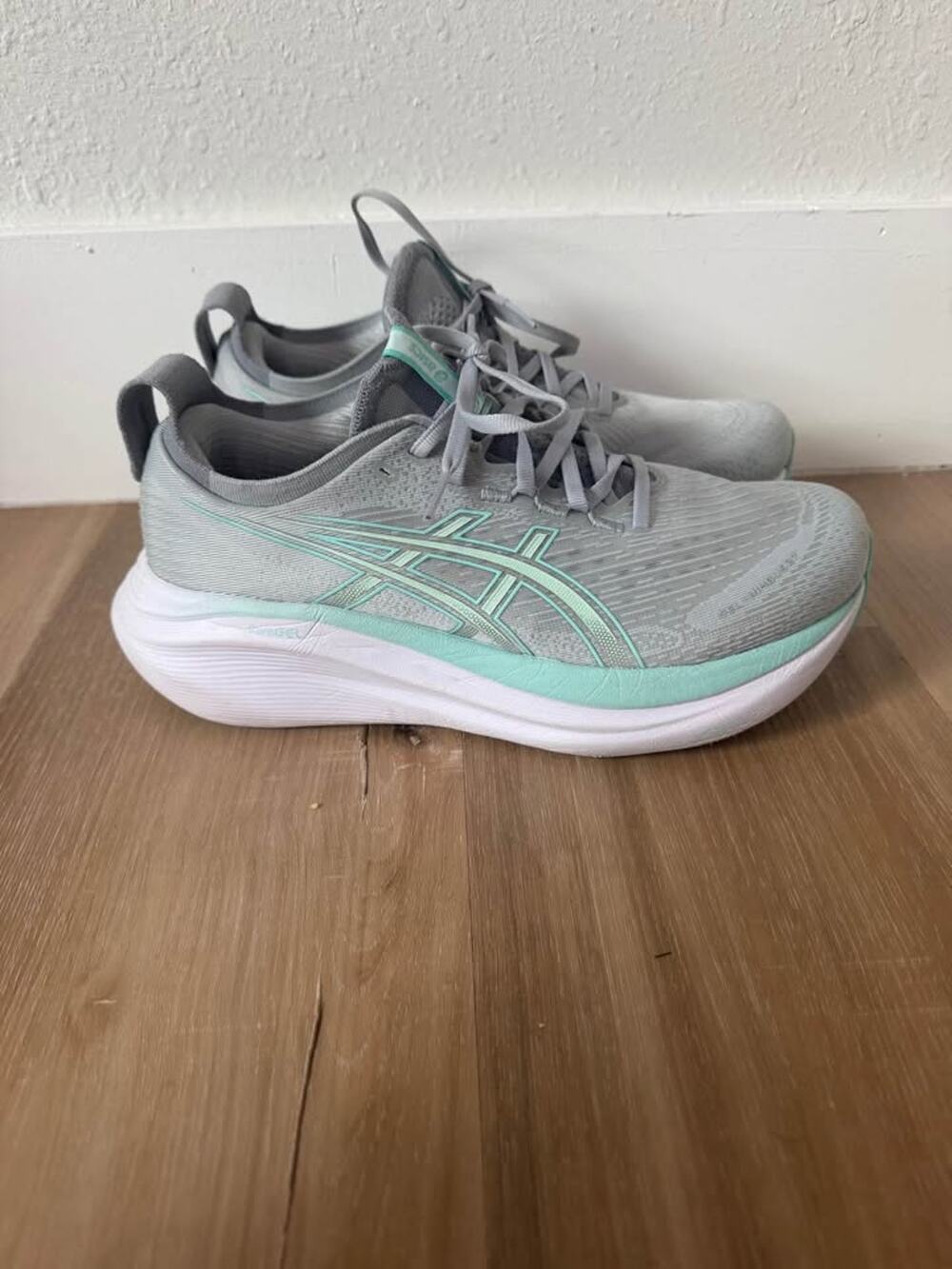Women’s Asics Gel Nimbus Athletic Running Shoe 27 Size 9